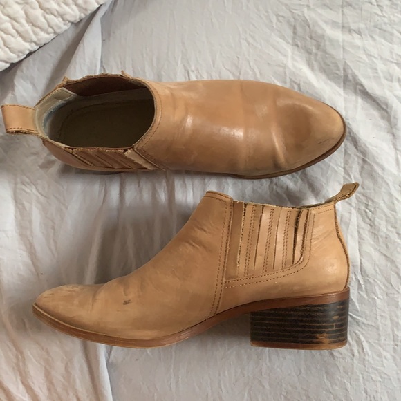 Seychelles leather low Chelsea booties in tan - Picture 3 of 9